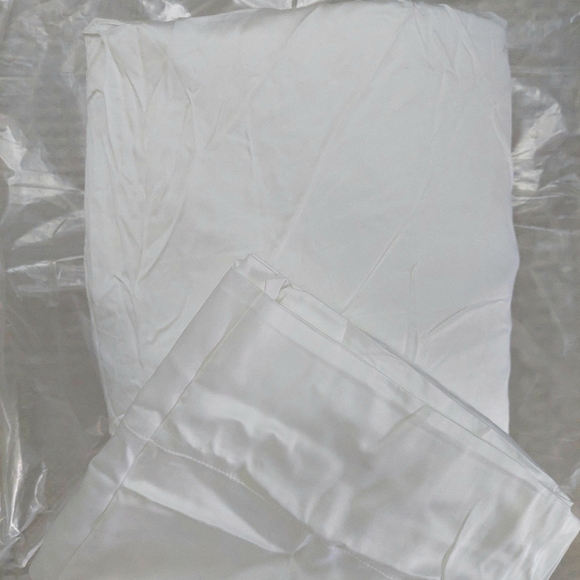 NWOT! Quince Organic Bamboo White Sheet & Pillowcases! Sz. King (964) - Picture 6 of 10